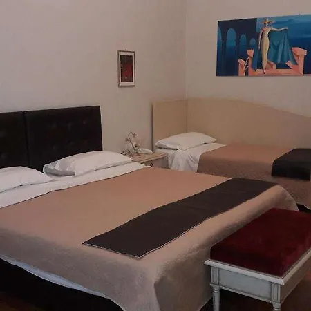 호텔 Alexander House 2*
